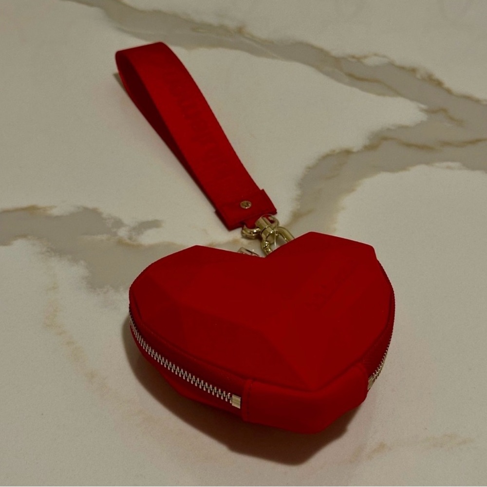 NWT! Lululemon Heart Wristlet Oxford Red - Picture 3 of 15
